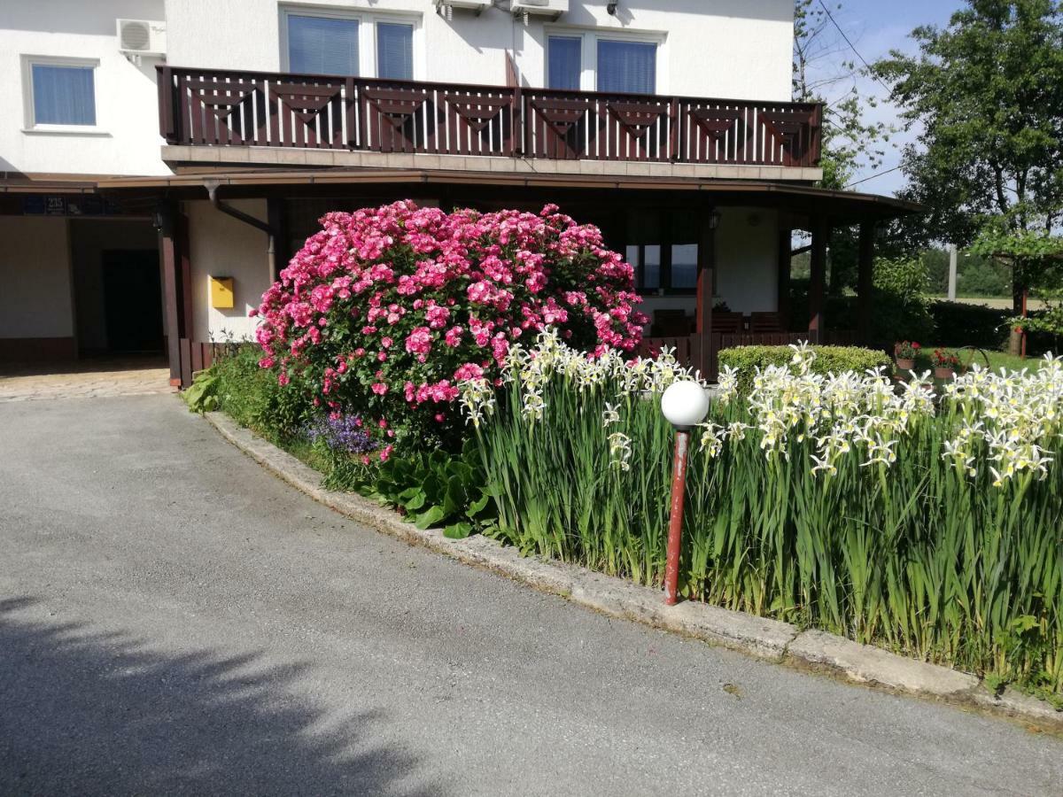 Guesthouse Šebalj Rakovica Eksteriør billede